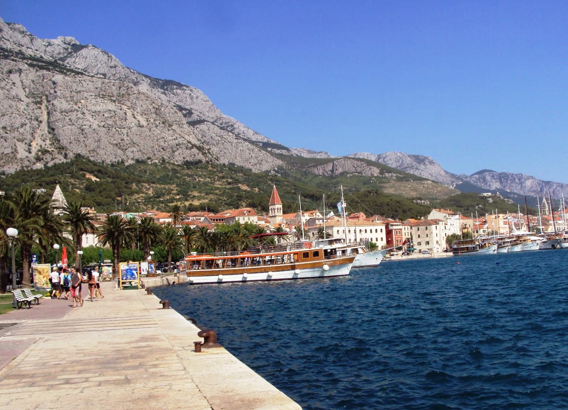 Makarska vor dem Biokovo-Gebirge